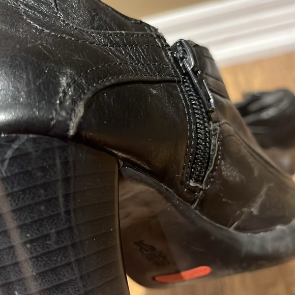 Aerolsoles low cut black zippered heeled ankle booties - Picture 3 of 13